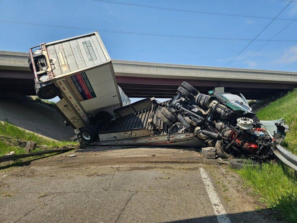 What Does a Truck Accident Lawyer Do?